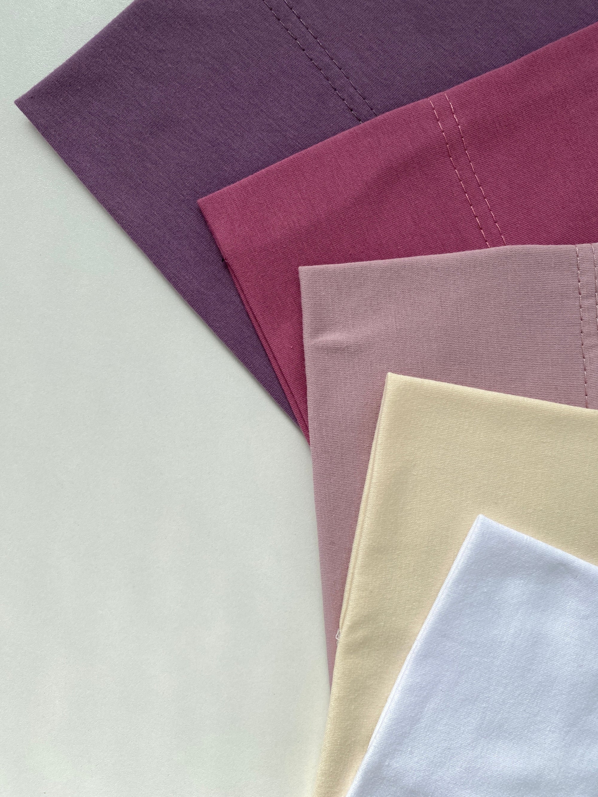 LOT DE CINQ BONNETS HIJAB