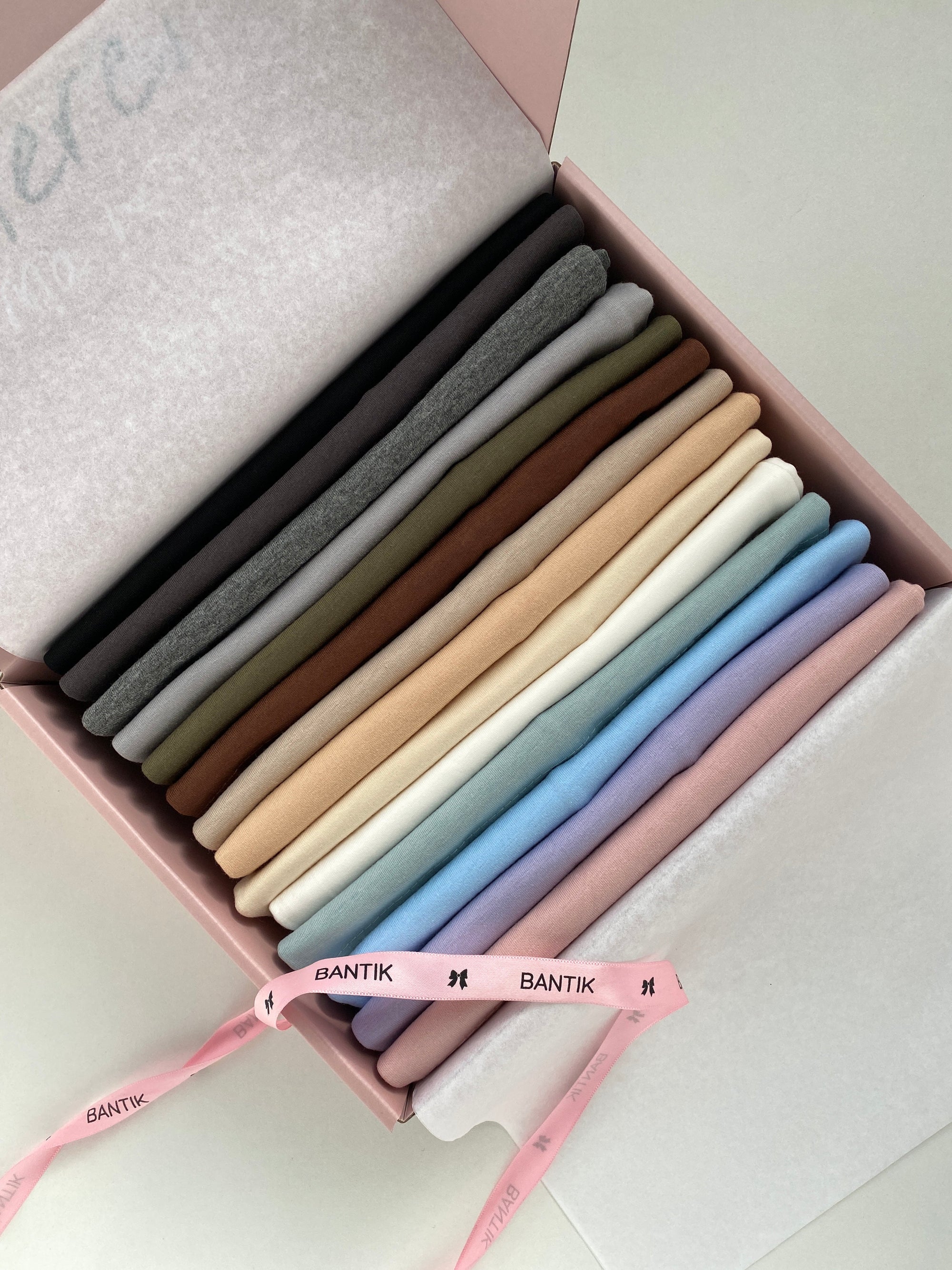 BOX DE 14 BONNETS TUBES