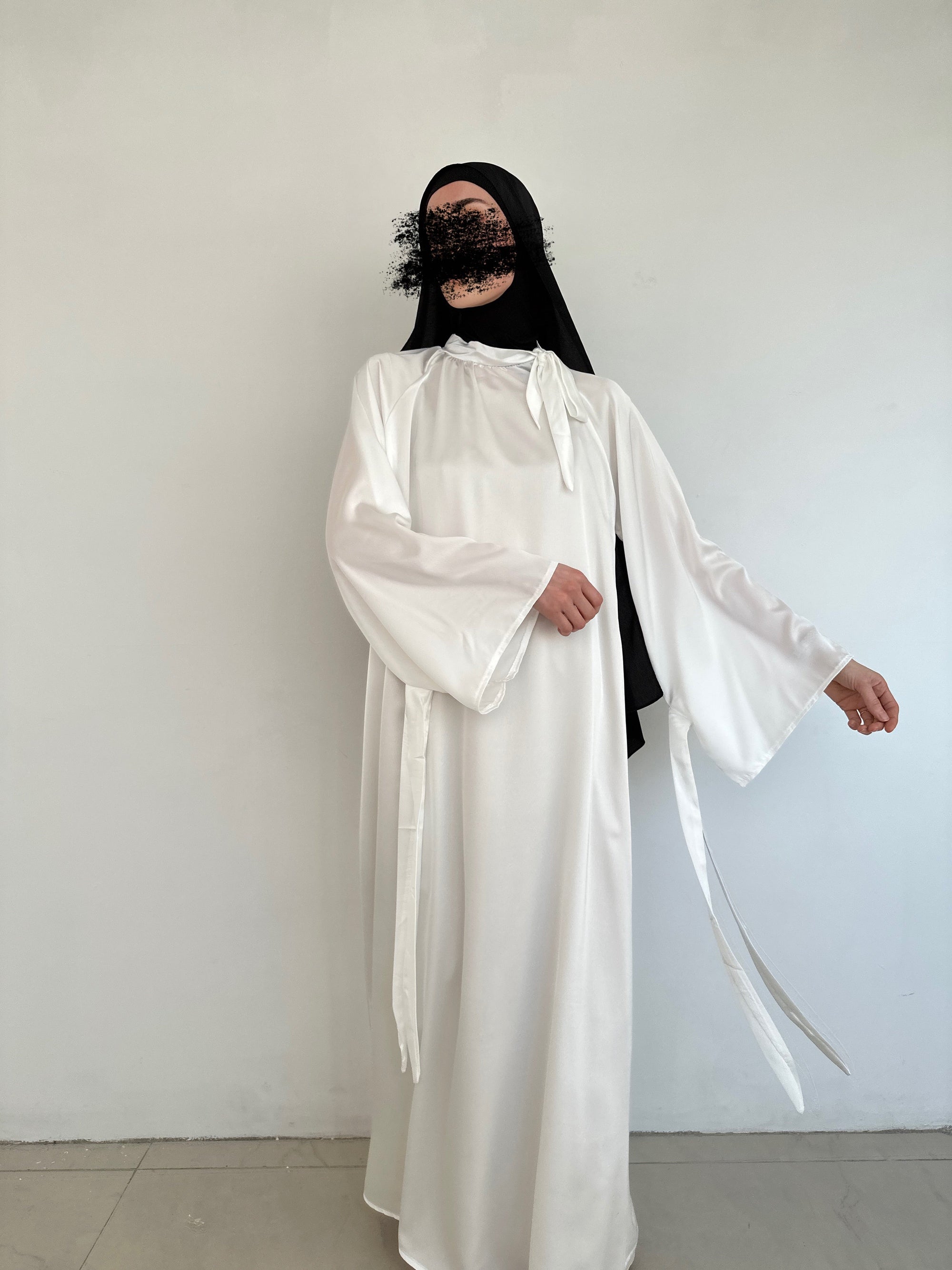 ABAYA SATINÉ CRÈME