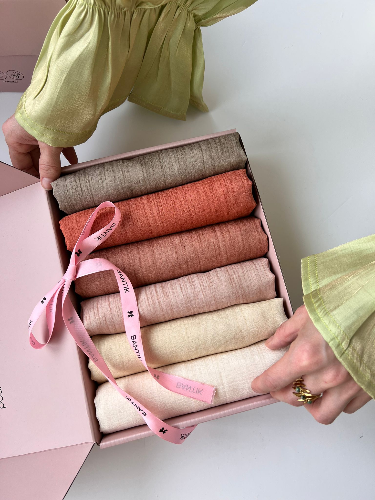BOX SIX HIJABS LIN
