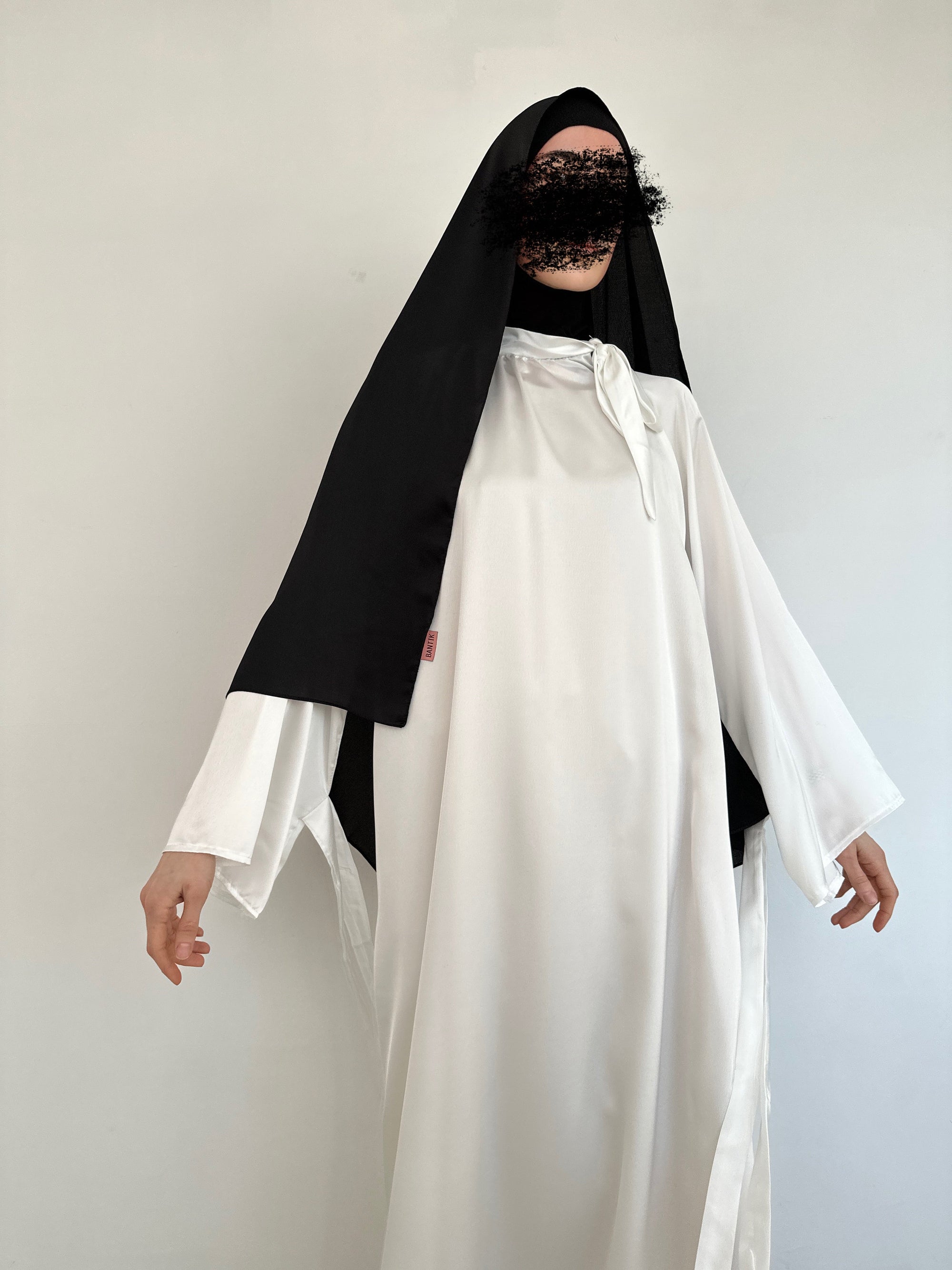 ABAYA SATINÉ CRÈME