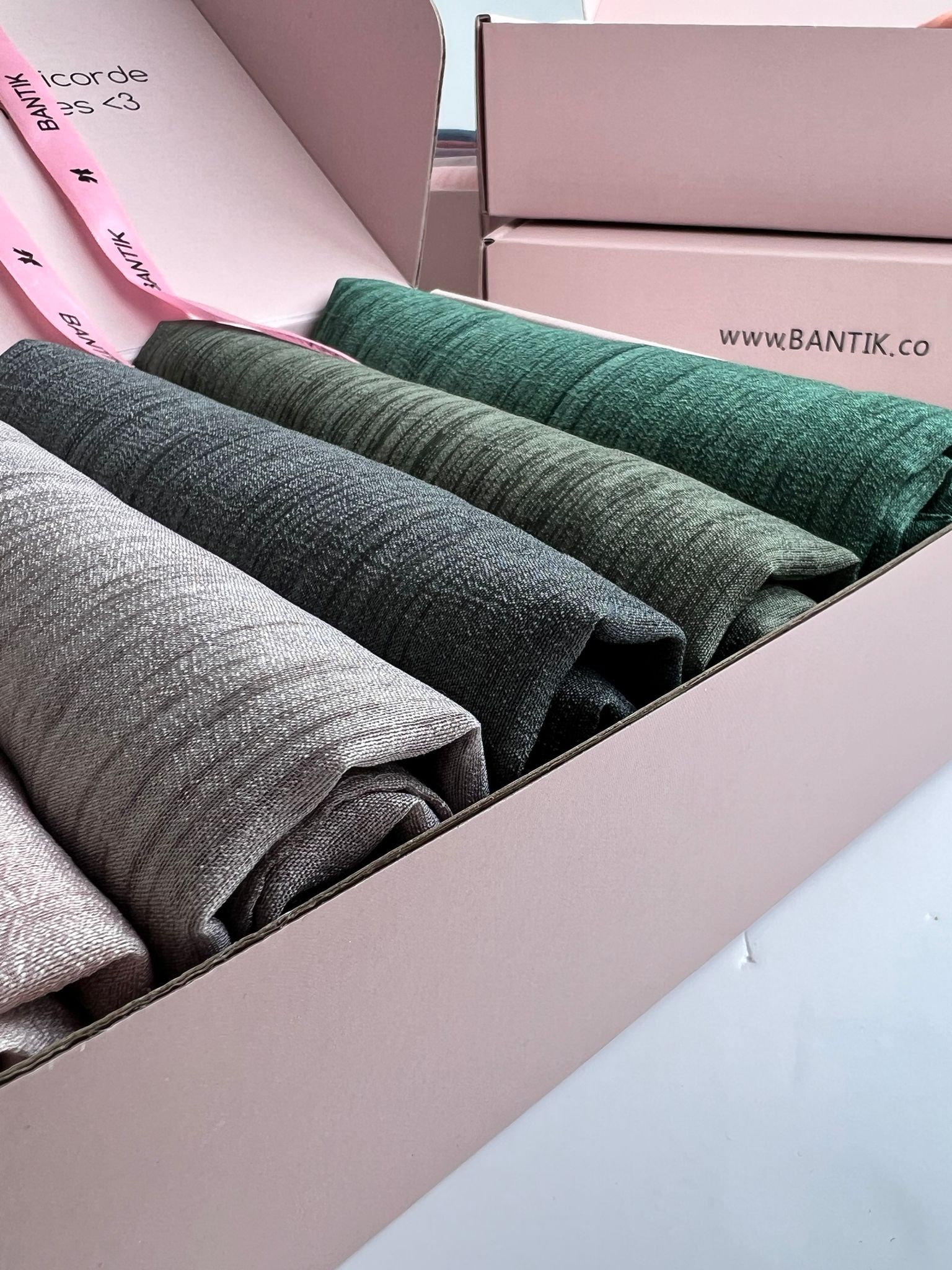 BOX SIX HIJABS LIN