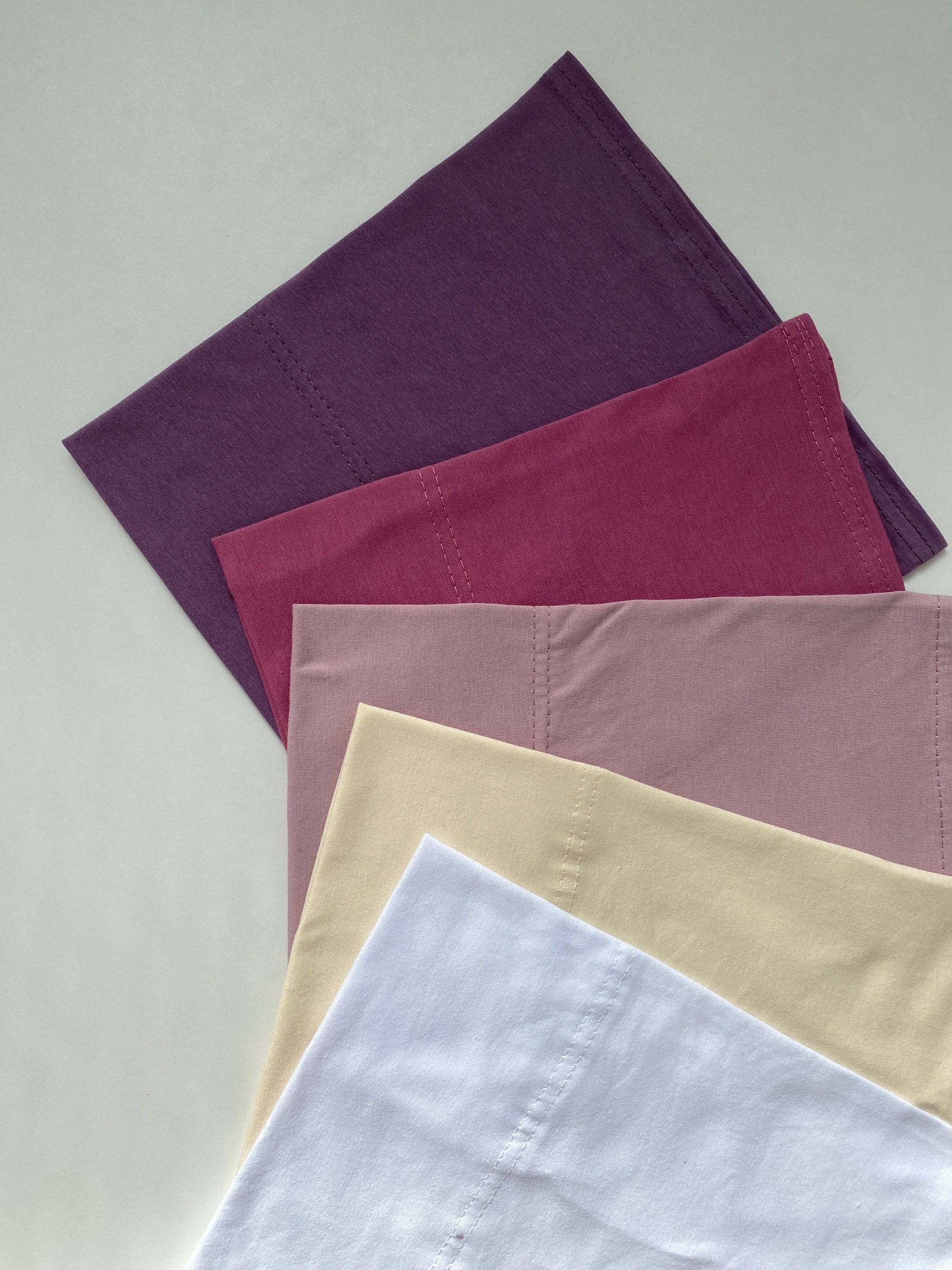 LOT DE CINQ BONNETS HIJAB