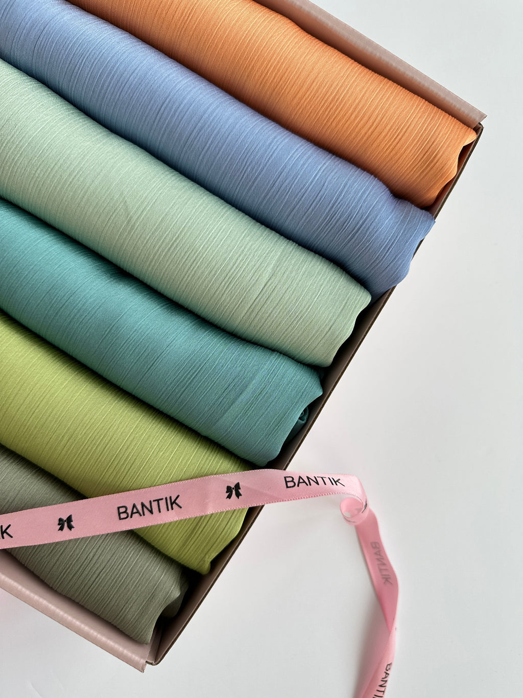 BOX HIJAB SATIN PLISSÉ