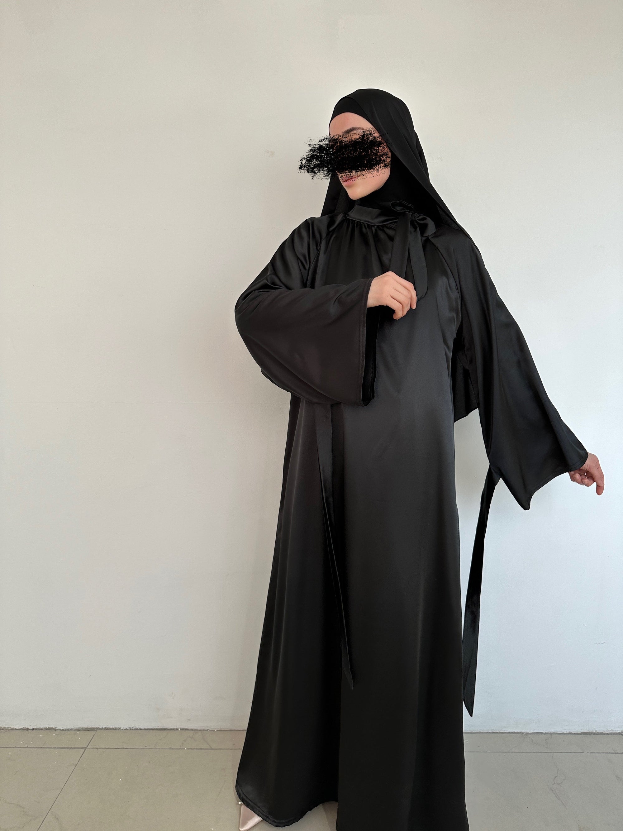 ABAYA SATINÉ NOIR