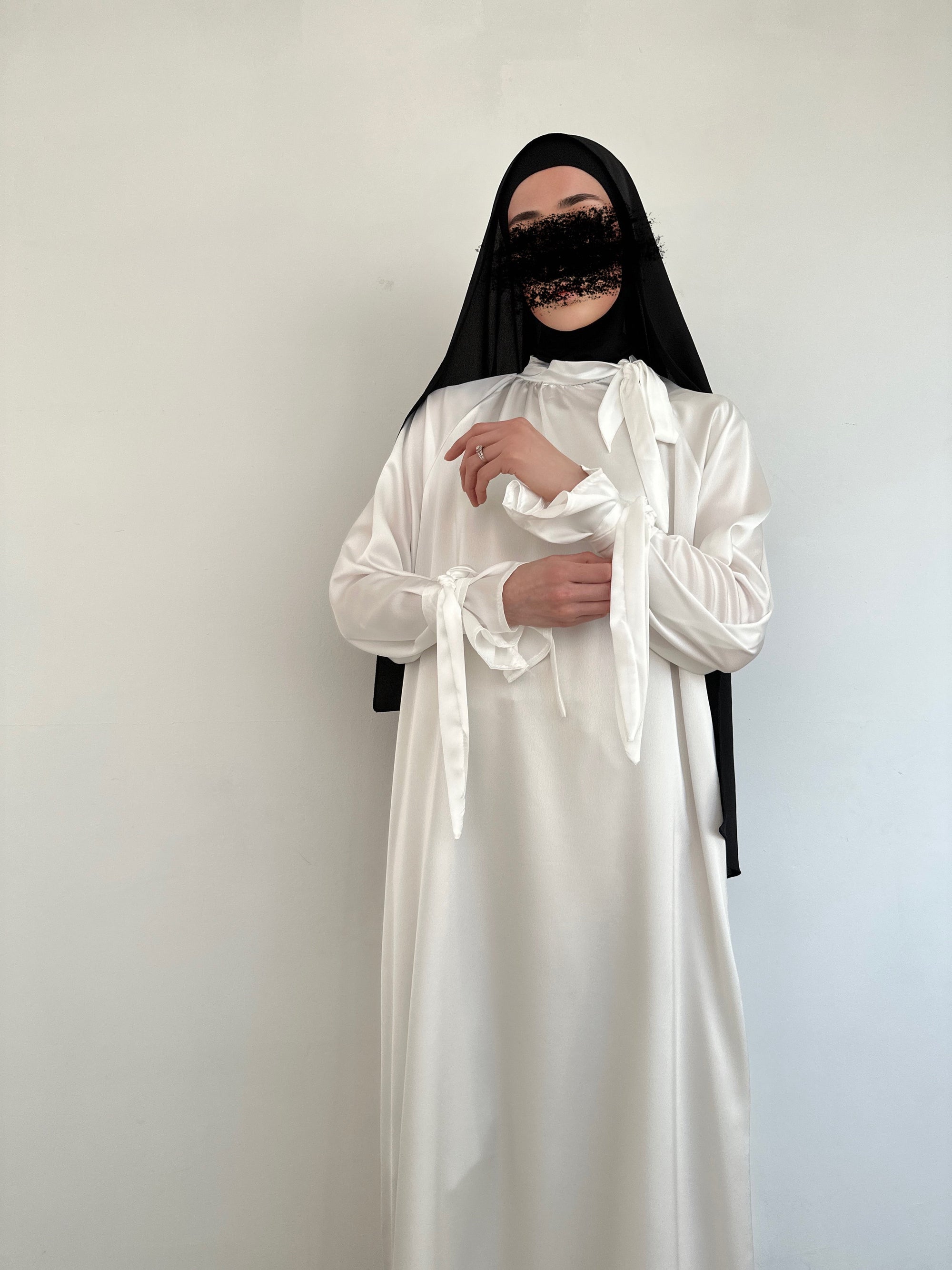 ABAYA SATINÉ CRÈME