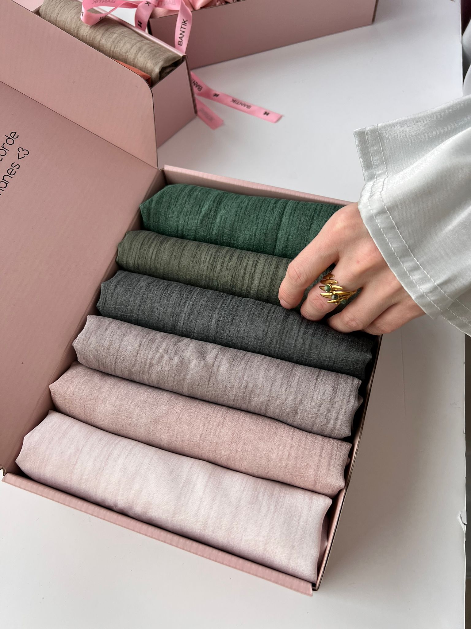 BOX SIX HIJABS LIN