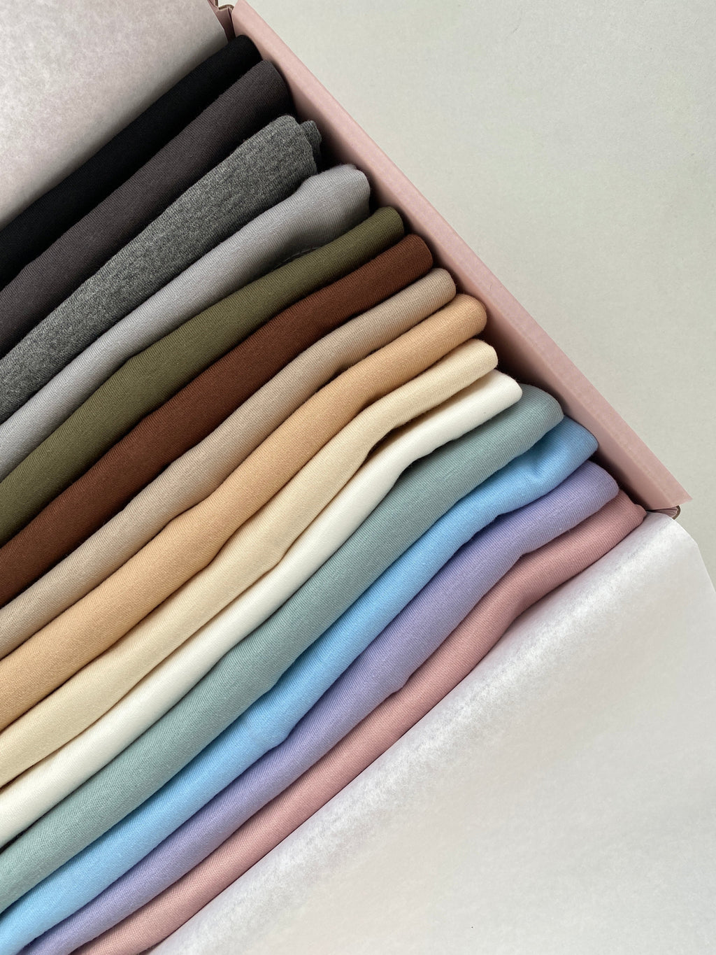 BOX DE 14 BONNETS TUBES