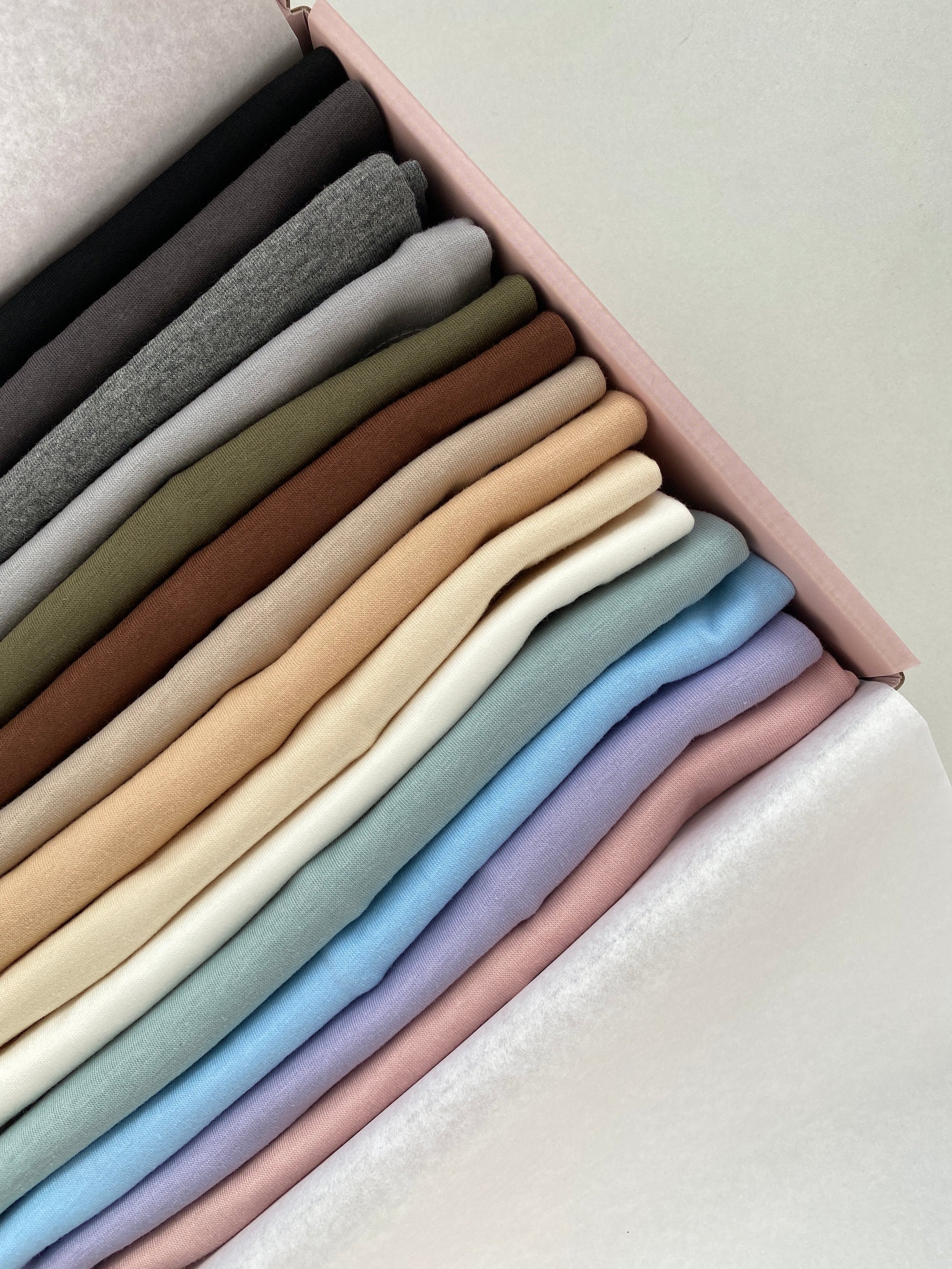 BOX DE 14 BONNETS TUBES